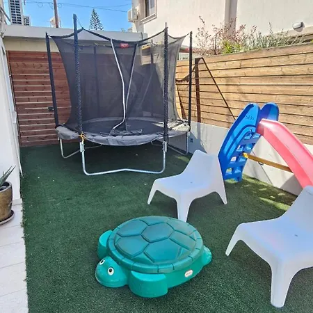 Suburban Family וילה לימסול