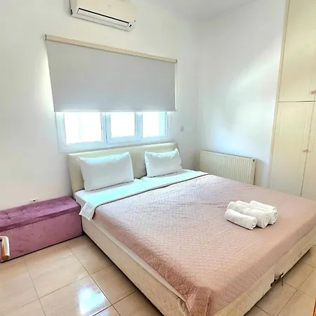 Suburban Family فيلة