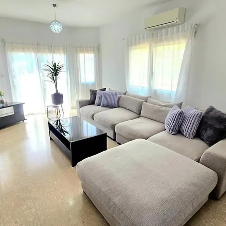 Suburban Family Vila