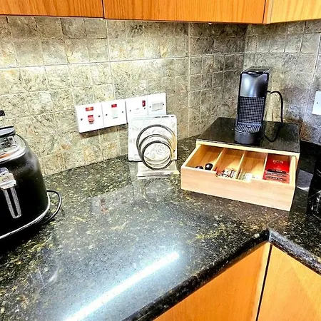 Vila Suburban Family