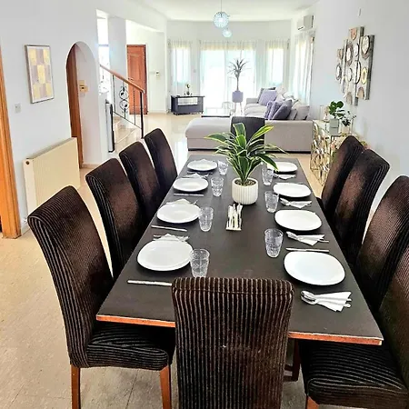 Suburban Family * ليماسول