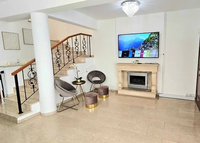 Suburban Family Lemesos