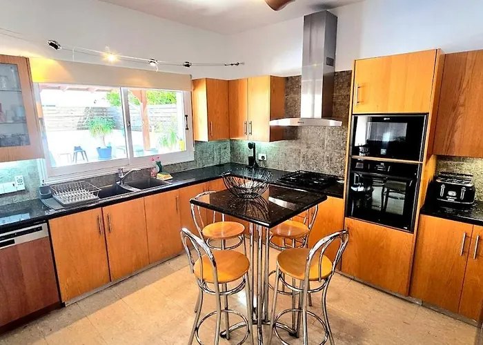 Vila Suburban Family Lemesos