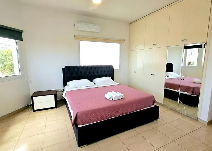 Suburban Family Vila *