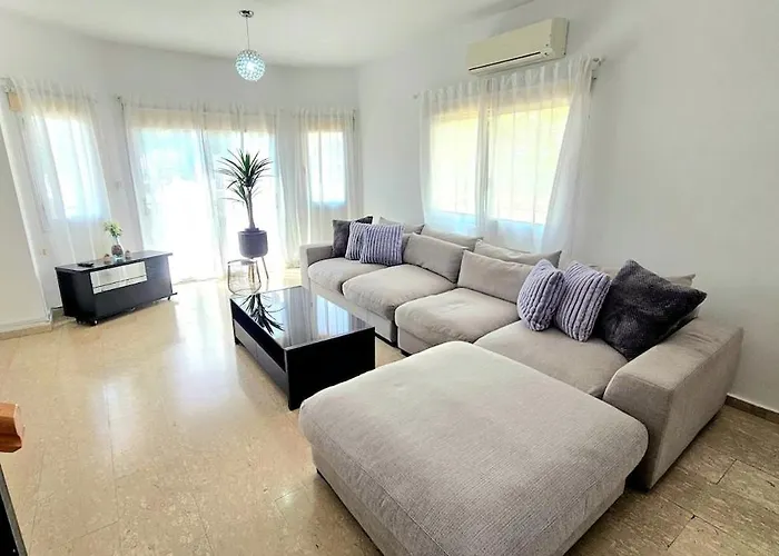 Suburban Family Vila