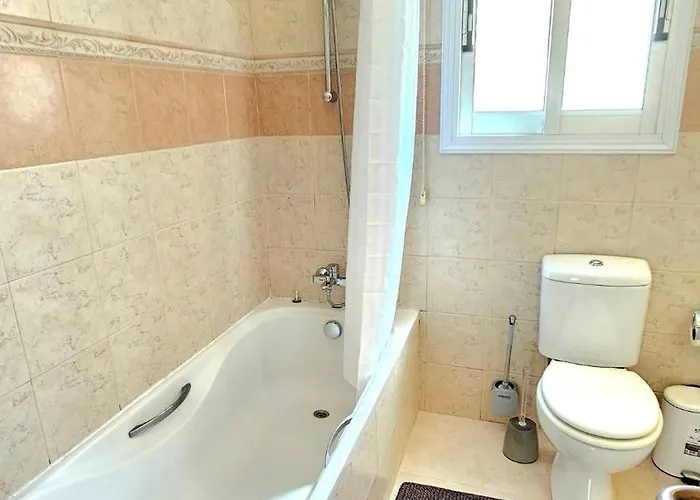 Suburban Family Vila *