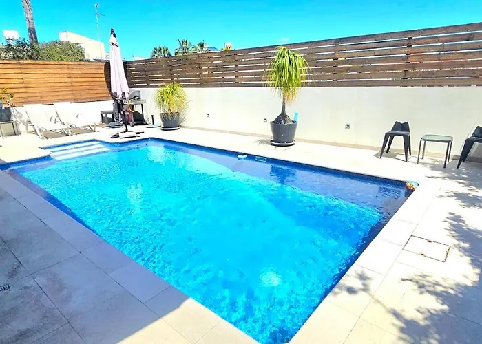 Suburban Family Vila *