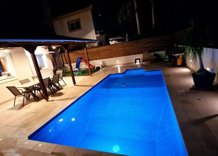 Suburban Family Vila Lemesos